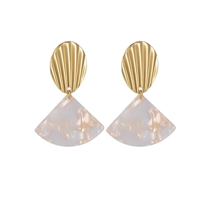 Clous ovales dorés vintage avec pendentifs en éventail marbré en acier inoxydable