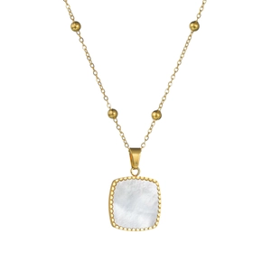 Collier élégant en acier doré avec pendentif carré en nacre blanche et perles