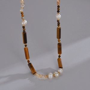 Collier artisanal rétro en œil de tigre et perles avec détails en acier inoxydable doré
