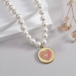 Collana di perle vintage con ciondolo a medaglione a cuore rosa dorato da donna