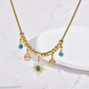 Collier avec pendentifs arbre de vie et soleil avec perles turquoise sur chaîne serpent