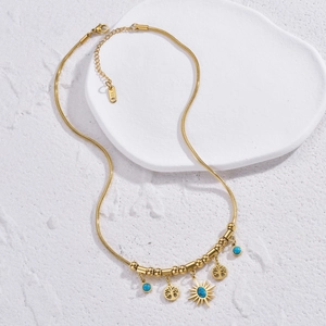 Collier doré avec arbre de vie, pendentif étoile, perles turquoise et chaîne serpent