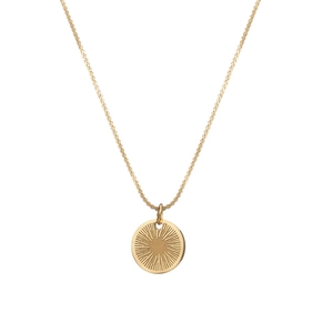 Détail du collier en acier inoxydable doré 14K avec pendentif rond soleil