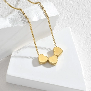 Collier Pendentif Triple Cœur Acier Inoxydable Or Poli Minimaliste Style Ins Design De Niche Bijoux Pour Femmes