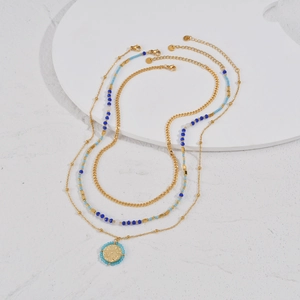 Conjunto de tres collares de acero dorado 14K con cuentas azules y colgante redondo