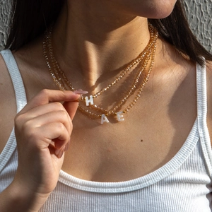 Collier Perles En Acier Inoxydable Avec Perles De Cristal Facettées Et Pendentif Lettre Initiale En Coquillage Bijoux Pour Femmes