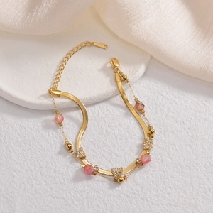 Bracelet double couche en or 14K avec papillon, perles roses et maille serpent