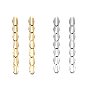 Moderne ovale Quasten-Ohrringe aus Edelstahl in mattem Gold und Silber Design
