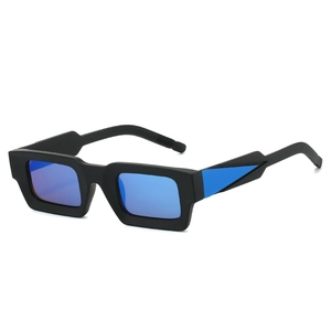 Lunettes de soleil vintage 2025, monture carrée noir mat et verres bleus réfléchissants