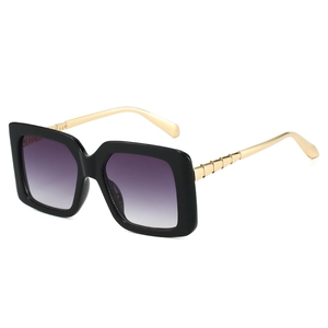 Square Sunglasses Fashion Gradient Lens UV400 Protection Metal Temples Trendy For Women Stylish Eyewear
