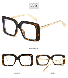 Vue triple d'une monture de lunettes carrée en écaille avec branches dorées