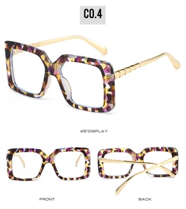 Trois angles de lunettes de soleil carrées en écaille avec branches en métal doré