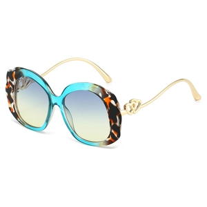 Fashionable oval sunglasses with multicolor leopard frame and golden double heart detail