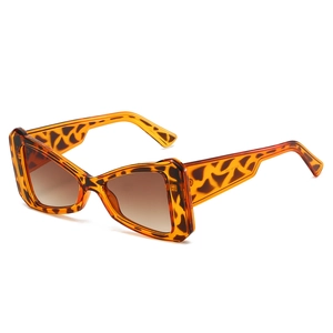 Fashionable oversized tortoise shell cat-eye sunglasses with gradient brown lenses