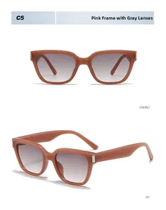 Vues de face et à 45 degrés de lunettes de soleil carrées roses à verres dégradés