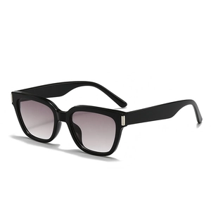 Lunettes De Soleil Carrées Protection UV400 Mode Minimaliste PC Rétro Lunettes De Plein Air Pour Hommes Et Femmes
