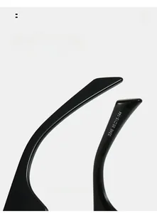 Gros plan détaillé de la branche de lunettes noire brillante avec spécifications de taille