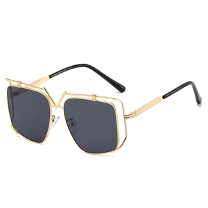 Luxury Metal Oversized Square Sunglasses Women Men Retro V-Shaped Bridge Design UV400 Protection Gradient Lens Eyewear