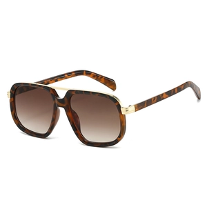Classic tortoise shell sunglasses with oversized frames and brown gradient lenses