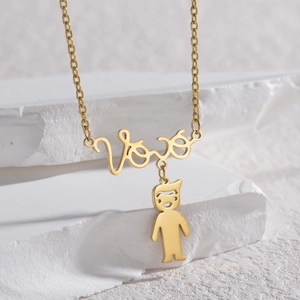 Goldene Namenskette mit Jungenanhänger und Vovo Buchstabenschmuck für Kinder