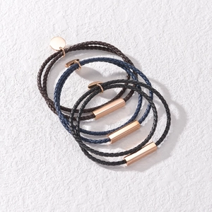Bracelets minimalistes en cuir tressé avec accents métalliques or rose en marron bleu et noir