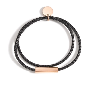 Bracelet double en cuir tressé noir avec pendentif or rose et fermoir métallique élégant
