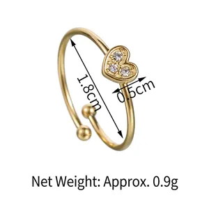 Bague cœur dorée minimaliste avec diamants et affichage du diamètre de 1,8 cm