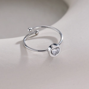 Bague ouverte minimaliste en acier inoxydable avec zircon en forme de cœur serti clos