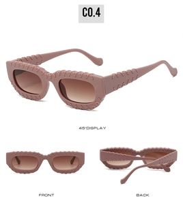 Détail de lunettes de soleil carrées avec monture tressée et verres dégradés