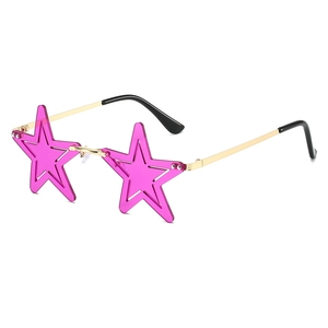 Lunettes de soleil de fête roses en forme d'étoile avec monture dorée et verres doubles