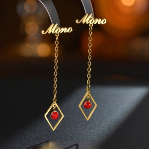 Boucles d'oreilles pampilles en or 18 carats avec motif lettre Mono et pendentif rubis rouge