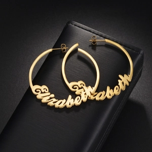 Grandes boucles d'oreilles créoles dorées personnalisées avec nom Elizabeth