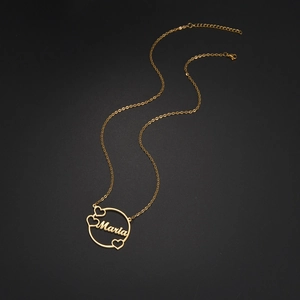 Collier personnalisé en acier inoxydable 18K avec pendentif prénom Maria et cœurs