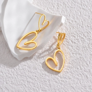 Boucles d'oreilles cœur évidé en acier inoxydable plaqué or 18 carats pour femme