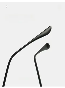Détail des branches incurvées ergonomiques en métal de lunettes de soleil ovales