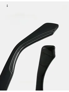 Détail des branches de lunettes noires ergonomiques avec texture antidérapante