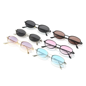Collection de lunettes de soleil ovales rétro avec monture fine en métal coloré