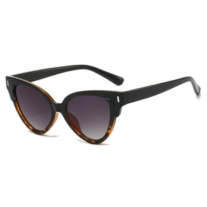 Lunettes de soleil œil de chat chic avec monture noir léopard et verres dégradés