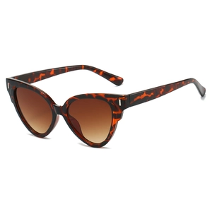 Lunettes de soleil œil de chat à monture écaille ambre et verres dégradés marron