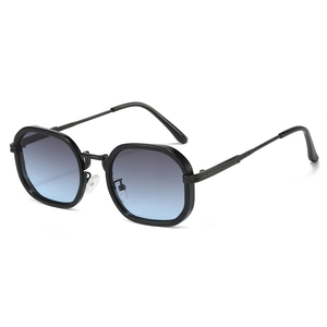 Lunettes de soleil carrées modernes avec monture noire et verres dégradés