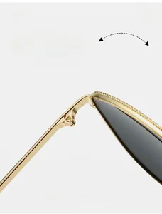 Vue détaillée des charnières en métal doré durable sur ces lunettes de soleil rétro