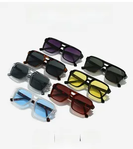 Vue détaillée de lunettes de soleil carrées vintage en plusieurs couleurs vives