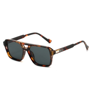 Lunettes de soleil rétro punk carrées écaille de tortue avec double pont et verres gris