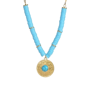 Collana boho con perline heishi blu, ciondolo sole dorato e intarsio turchese