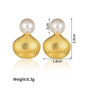 Elegant gold shell earrings with 1cm pearl detail showing full product dimensions