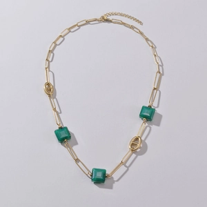 Minimalistische 14K vergoldete Edelstahlkette mit grünen quadratischen Anhängern