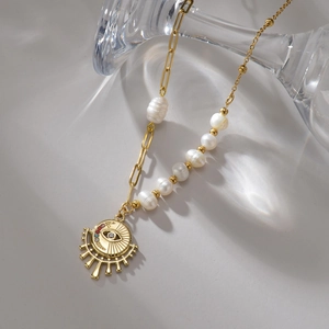 Collier asymétrique plaqué or 14K avec pendentif œil solaire et perles d'eau douce