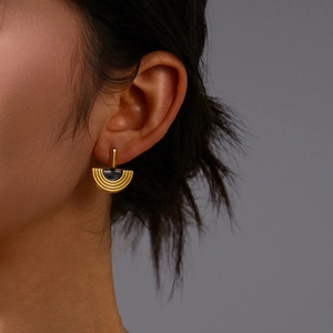 Boucles D'oreilles Puces En Acier Inoxydable En Forme D'éventail Émail Noir Texturé Bijoux De Mode Géométriques Pour Femmes
