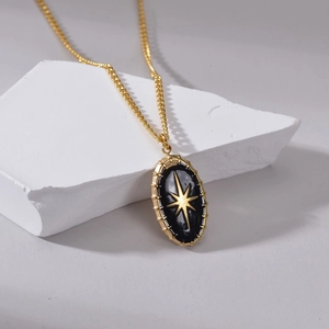 Collier minimaliste en or 14K avec pendentif étoile en émail noir sur pierre blanche