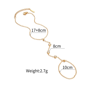Bracelet bague main en acier inoxydable doré avec trois pierres rondes en zircon cubique